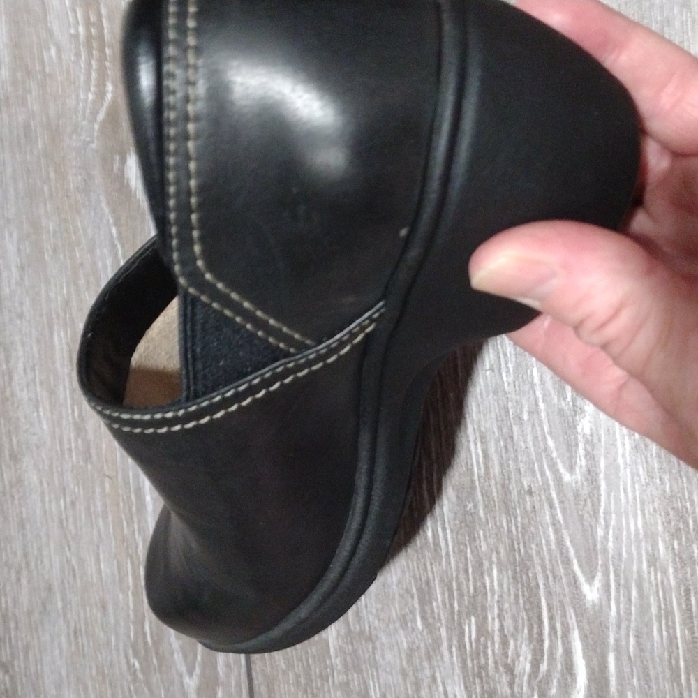 L L Bean Black Leather Clogs. Nwot. Size 6.5 - image 6